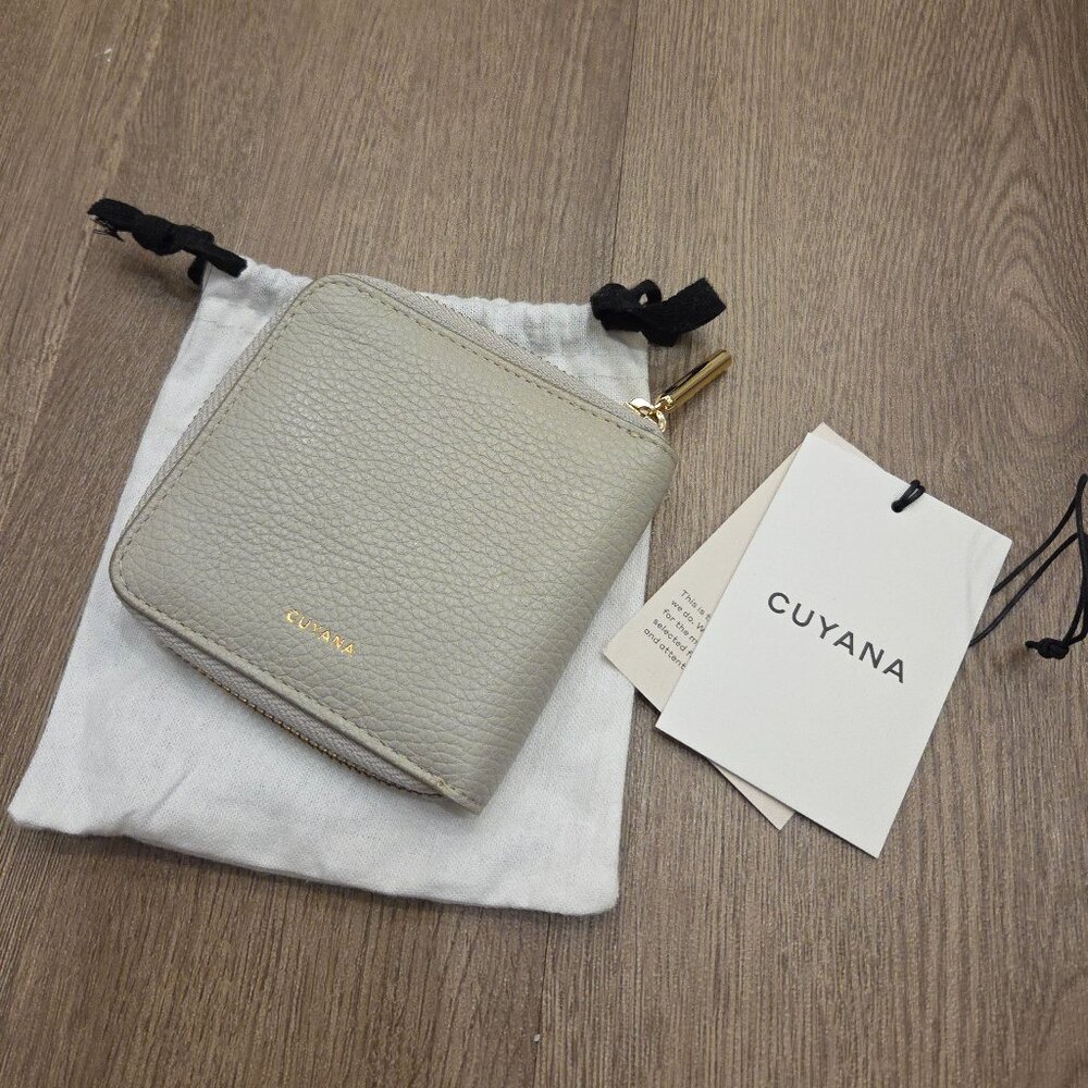 Cuyana Small Classic Zip Around Wallet